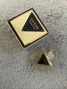 Guess Seductive Eau de Parfum - Gold & Black Accents